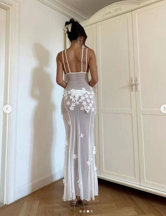 V-neck lace stitching sleeveless waist hollow lace dress