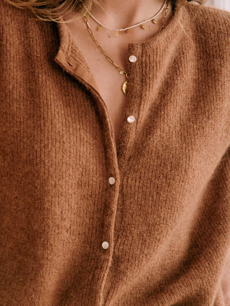 Simple and versatile knitted sweater round neck solid color sweater