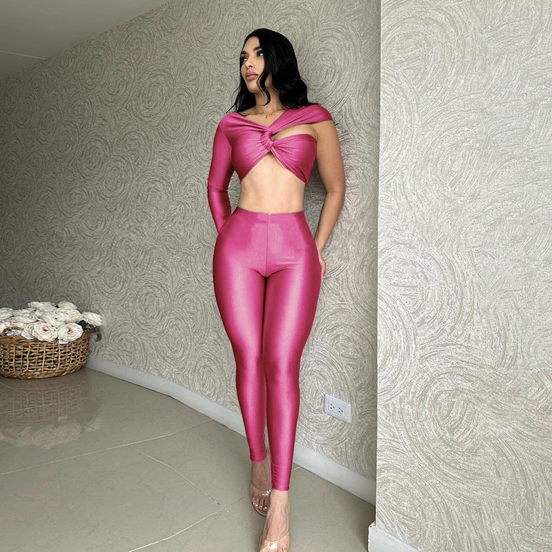 Navel-exposed top and slim-fitting trousers casual set