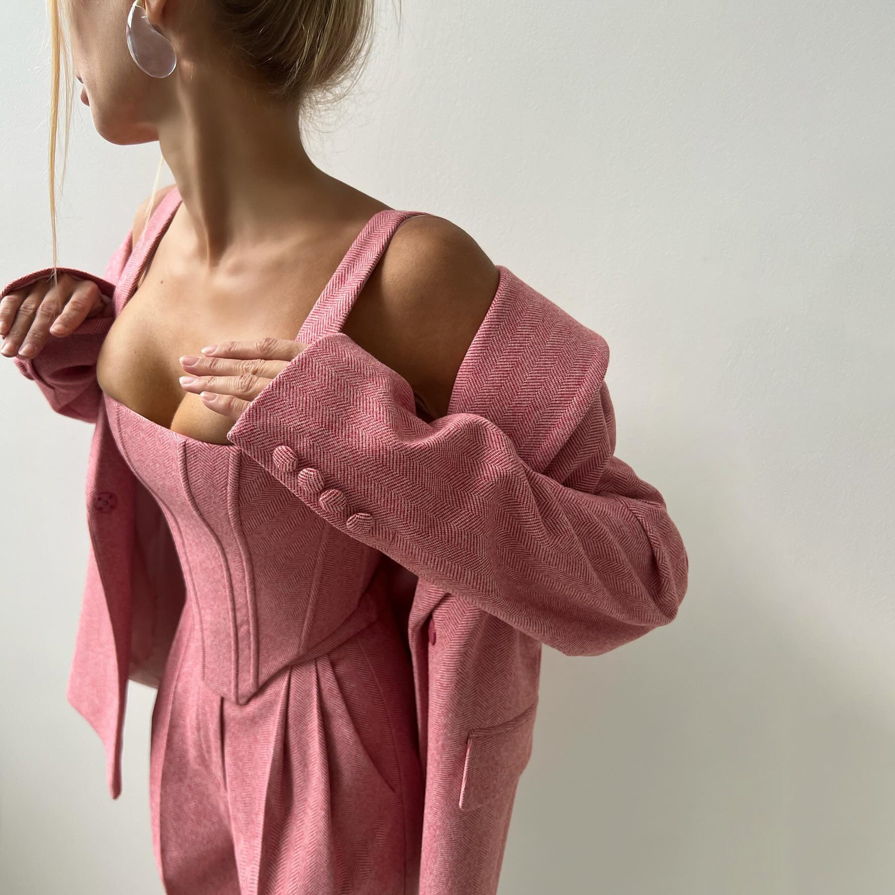 Solid color waisted fishbone straight shoulder suit three-piece suit simple and versatile commuting high waist trousers