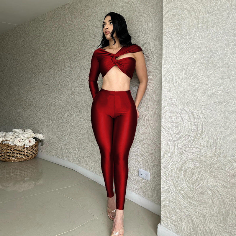 Navel-exposed top and slim-fitting trousers casual set